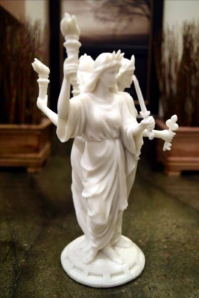古代ギリシア 魔法と魔法使いの女神 ヘカテー（ヘカテ） 大理石風 彫像 彫刻 ヴェロネーゼ製/ Hecate Greek Goddess of Magic & Witchcraft Statue(輸入品