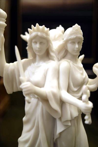 古代ギリシア 魔法と魔法使いの女神 ヘカテー（ヘカテ） 大理石風 彫像 彫刻 ヴェロネーゼ製/ Hecate Greek Goddess of Magic & Witchcraft Statue(輸入品