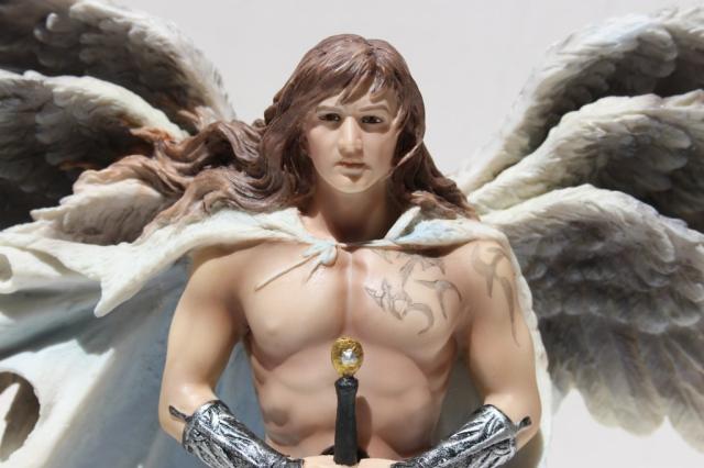 剣と三対六枚の翼を持つ熾天使（セラフィム） ライトカラーストーン風