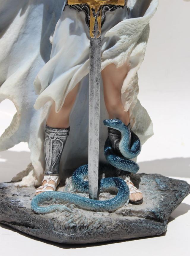 剣と三対六枚の翼を持つ熾天使（セラフィム） ライトカラーストーン風