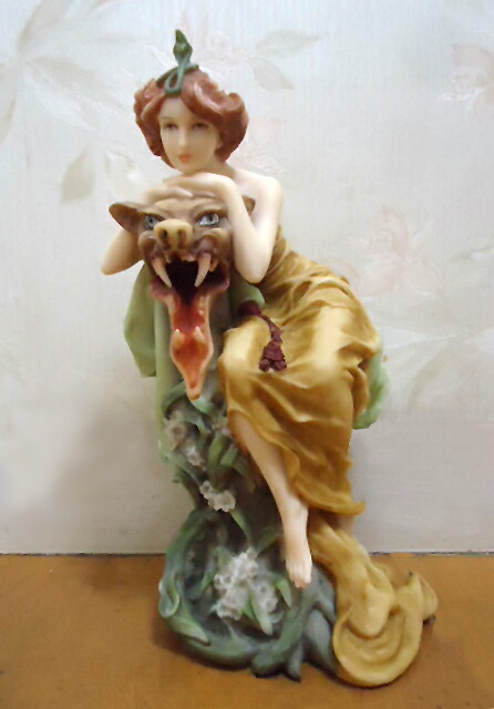 アルフォンス・ミュシャ風「貴婦人と野獣」の女性彫刻-彫像 高さ 約22ｃｍ置物/ コレクション 貴賓室 リビング（輸入品s_10