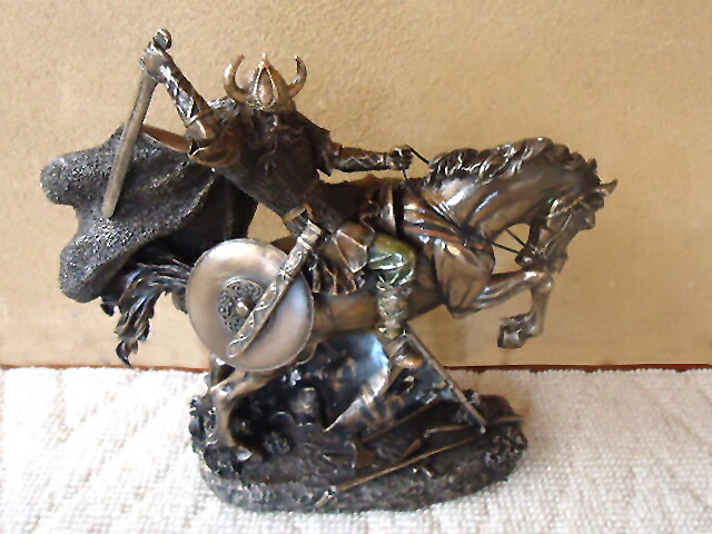 馬の乗った北欧のバイキング戦士 彫像フィギュア ブロンズ風彫刻 幅27ｃｍ/ Norse Viking Warrior on Rearing Horse Statue (輸入品_2