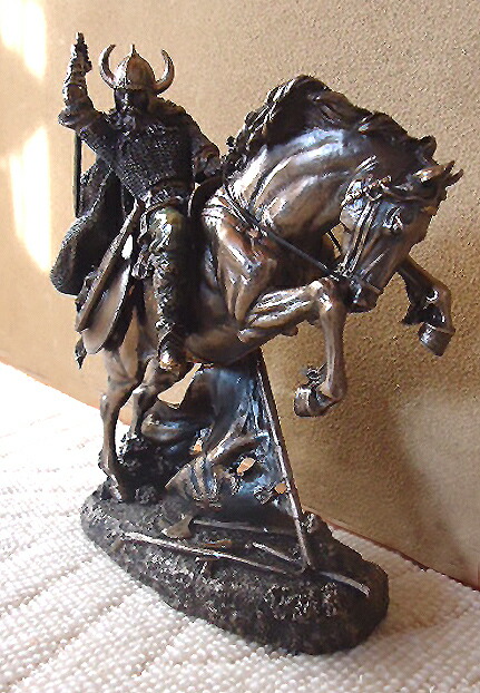 馬の乗った北欧のバイキング戦士 彫像フィギュア ブロンズ風彫刻 幅