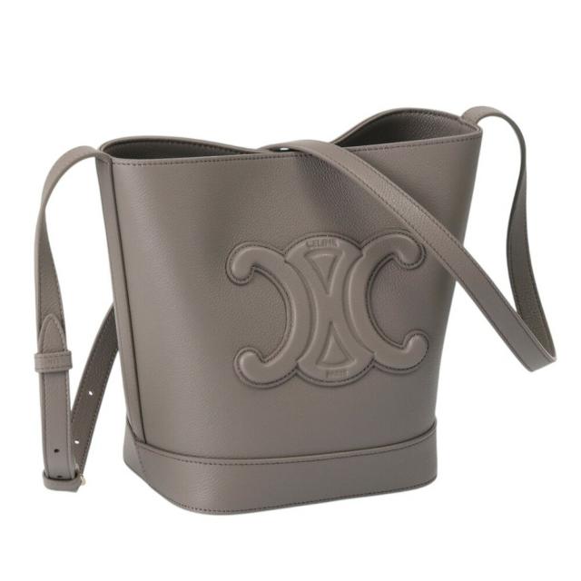【クーポン5%OFF】セリーヌ／CELINE スモール バケット キュイル トリオンフ グレインドカーフスキン・バケツ型 ショルダーバッグ・クロスボディ(ペブル・グレージュ) 113783ENY 10BL／PEBBLE[返品無料]