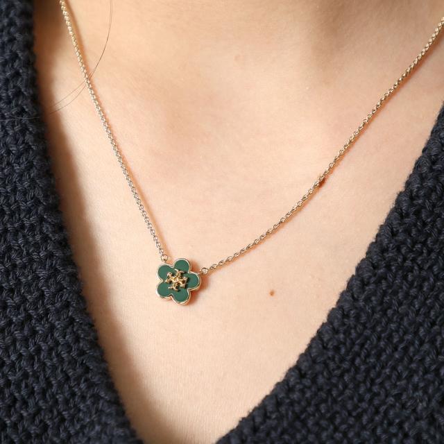 トリーバーチ／TORY BURCH フォーゲットミーノット エナメル フラワー ペンダント ネックレス 18K ニッケルフリー・キラ フラワーチャームネックレス (トリー×ダークケール) 147287 301／Tory Gold*Dark Kale_1