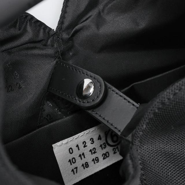 エムエムシックス メゾンマルジェラ MM6 Maison Margiela M60607 P6414 T8013 ジャパニーズバッグ キッズ スモールハンドバッグ ブラック [並行輸入/海外正規品/返品可]★クーポン5%OFF_10