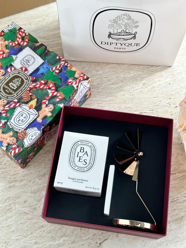 Diptyque ディプティック カルーセル 星型 キャンドル付き ベ 190g Diptyque ディプティック カルーセル 星型 キャンドル付き ベ 190gの