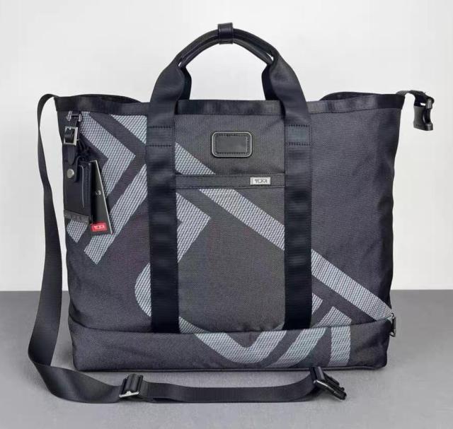 TUMI キャリーオール・トート リフレクティブ T-ジャカード