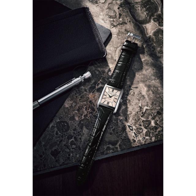 フレデリック・コンスタント FREDERIQUE CONSTANT クラシック カレ