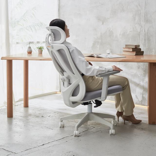 【ilooiloo公式】オフィスチェア メッシュ ハイバック ヘッドレスト付き 135°シンクロロッキング 4Dランバーサポート 高さ調節アームレスト 人間工学デザイン(ゲルクッションなし, ブラック)_3