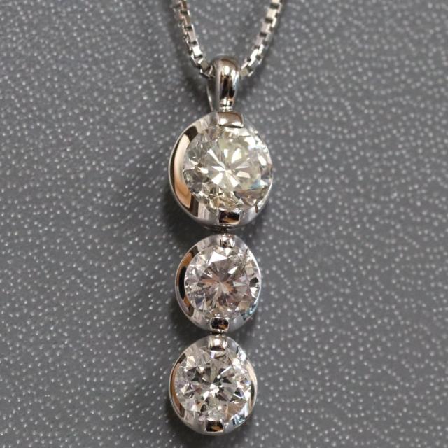 Pt900/850ダイヤモンドトリロジーネックレス D1.00 0.54 0.57 6.5g プラチナ 月
