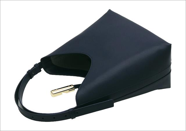 【2025年秋冬 新作】 フルラ Furla Goccia ショルダーバッグ M BLU REALE ブルー WB01499_BX3104_1007_4533S ホーボーバッグ ホーボーバッグ レディース 【新品 新作 未使用 正規品】_4