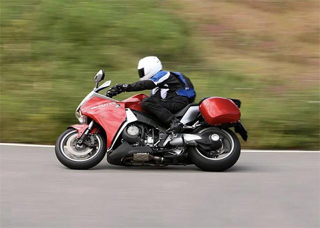 ZX-10R/06-09用 METZELER(メッツラー) 2284200 ROADTEC ロードテック Z8M INTERACT 190/55ZR17 リア ドイツメーカー プレミアム 次世代