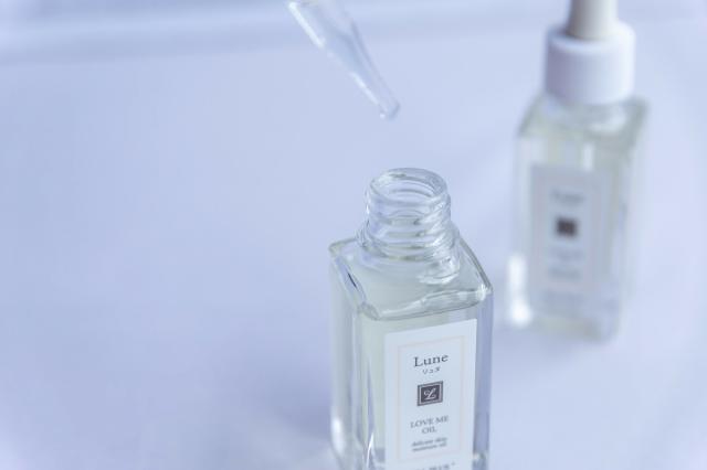 フェムケア Lune LOVE ME OIL 30ml デリケートゾーン オイル デリケア 保湿 黒ずみ におい対策 乾燥 おりもの リュヌ ラブミーオイル フェムテック フェミニンオイル ルブリカント 膣ケア ちつケア 会陰マッサージ バストトップケア 妊娠線 背中ニキビ 月経 美白 日本製_6