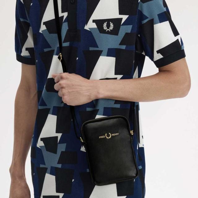 フレッドペリー バッグ FRED PERRY SMOOTH LEATHER SMALL SIDE BAG  L2802 (102:BLACK)   ショルダー ボディバッグ  サイドバッグ