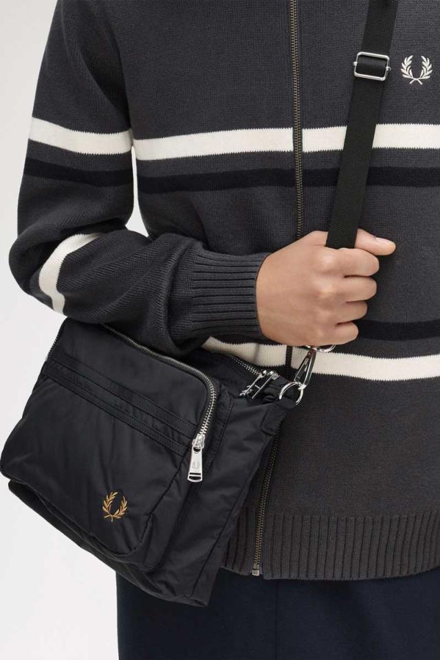 フレッドペリー バッグ FRED PERRY Brentham Crossbody Bag  L2178 (102:BLACK)   クロスボディ ボディバッグ  サイドバッグ