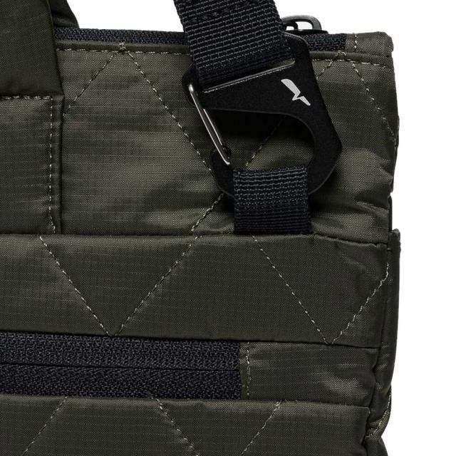 エーグル AIGLE ZNHBN13 キルティング 2wayショルダーバッグ 4L  色合い：アボカ (002)  再利用ナイロン トートバッグ 車寄せ付き添い人