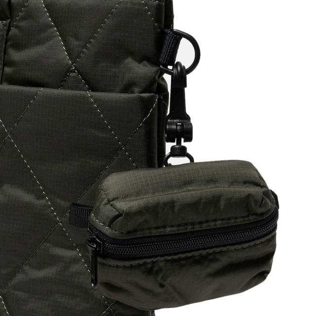 エーグル AIGLE ZNHBN13 キルティング 2wayショルダーバッグ 4L  色合い：アボカ (002)  再利用ナイロン トートバッグ 車寄せ付き添い人