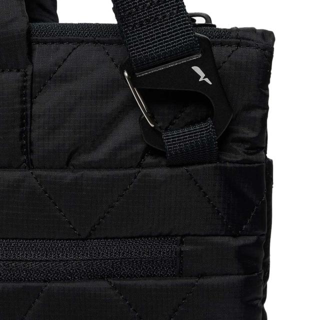 エーグル AIGLE ZNHBN13 キルティング 2wayショルダーバッグ 4L  色合い：ノワール (003)  再利用ナイロン トートバッグ 車寄せ付き添い人