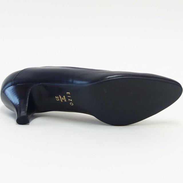 EIZO エイゾー 15146 ブラック スムースレザーのVカットラウンドパンプス（5.5cmヒール） 「靴」