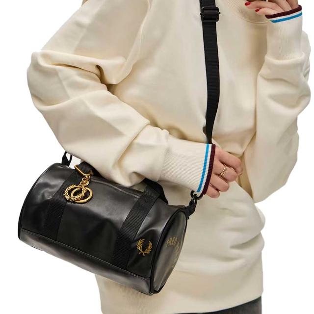 フレッドペリー バッグ FRED PERRY Tonal Classic Mini Barrel Bag  L1400 774  (BLACK / GOLD)   ショルダー ボストンバッグ