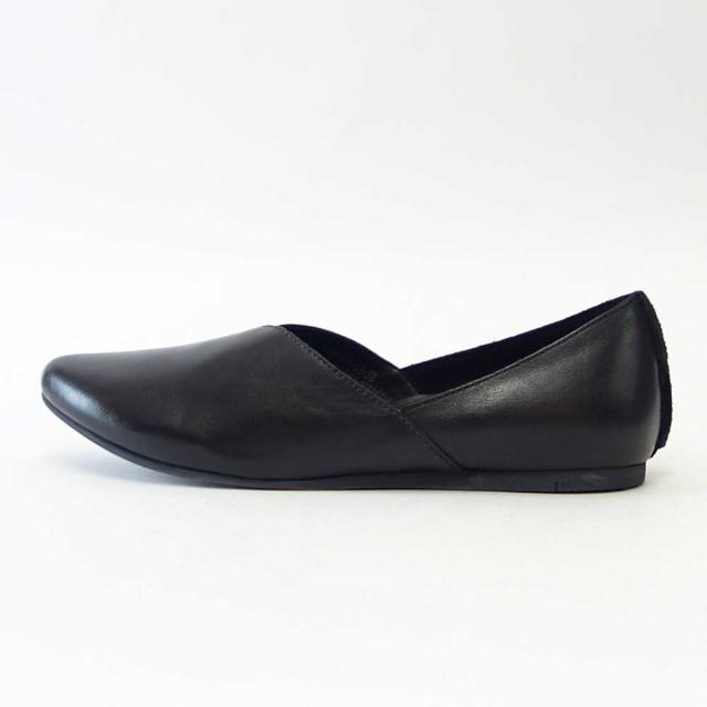 ユーコ イマニシ yuko imanishi +   76149 ブラック 甲深 Vカット フラット スリッポンシューズ  展開サイズ 23.5cm 24cm 24.5cm「靴」