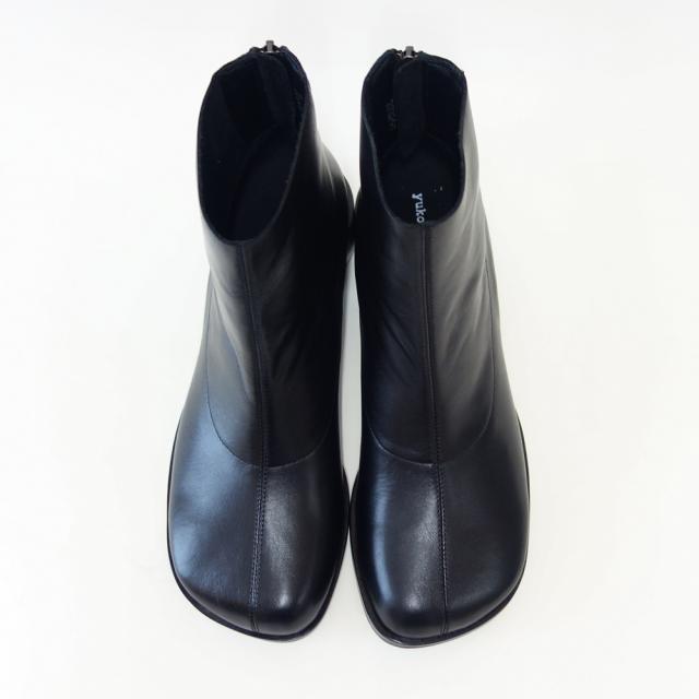 yuko imanishi ＋ ユーコ イマニシ＋ ZEKI 747042 ブラック バックジップブーツ  4.5cmヒール ショートブーツ  「靴」 yuko imanishi ＋ ユーコ イマニシ＋ ZEKI 747042 ブラック バック