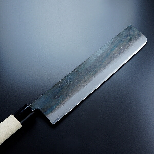 送料無料 元兼 大型 菜切り包丁 300mm 青紙1号 割込み 黒打ち仕上げ 朴柄 土佐打ち刃物 極上品 和包丁 菜切包丁 土佐打ち刃物 極上品 黒打ち包丁 ネギ切り 白菜切り 野菜切り包丁 日本製_16