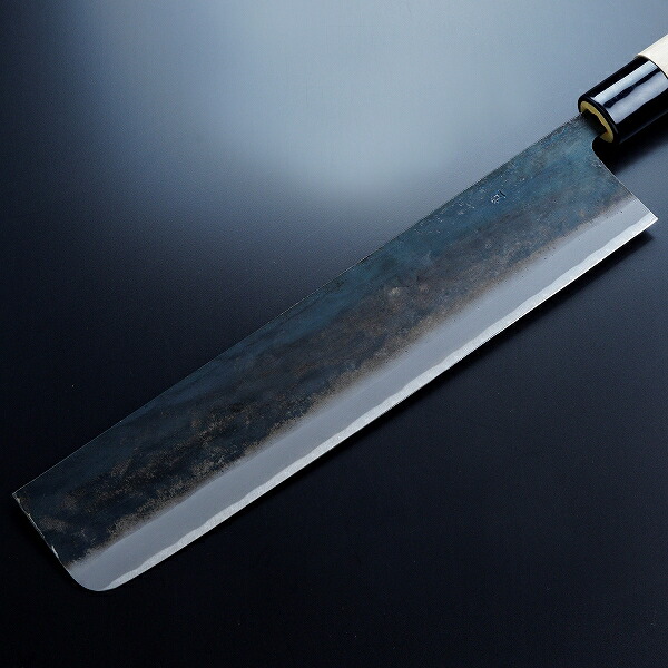 送料無料 元兼 大型 菜切り包丁 300mm 青紙1号 割込み 黒打ち仕上げ 朴柄 土佐打ち刃物 極上品 和包丁 菜切包丁 土佐打ち刃物 極上品 黒打ち包丁 ネギ切り 白菜切り 野菜切り包丁 日本製_17