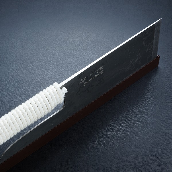送料無料 光山作 本鍛造手造り 麺切り 包丁 片刃 360mm 青紙2号 鋼付 ダマスカス模様 布ケース付 桐箱入り そば切り 蕎麦打ち 手造り 積層鋼 最高級品 日本製_4