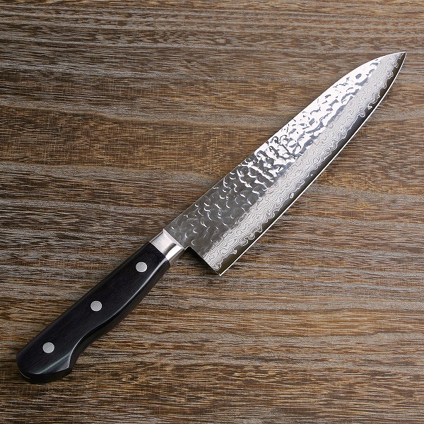 送料無料 牛刀 両刃 210mm V金10号 割込み ステンレス 磨き槌目ダマスカス17層 口金付き黒合板柄
