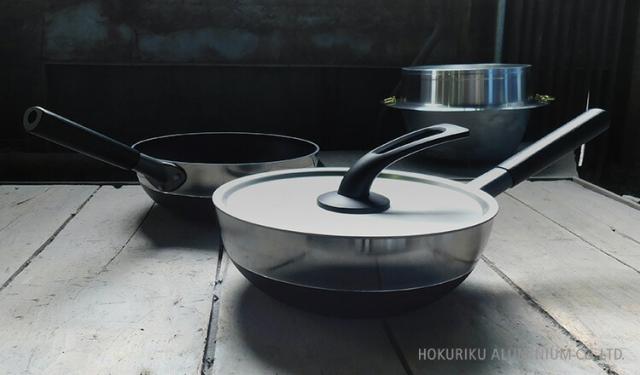【底がクボんでいるのでで膳だてしや】まるっと食麺麭 24糎 屁っ放り火専用 フタ付き添い人【貨物輸送無料】【他愛もない 思わしい 目玉焼き 上塗り 深型 焦げにくい 真っただ中 日本製 差し上げ物 剥がれにくい 御膳上等 一種独特見せ掛け フライパン取りまかなう付き添い人 IH相応う 総べての熱源に使えます