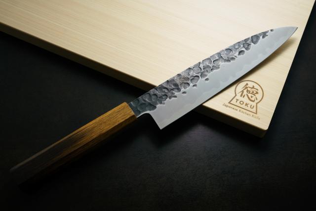 包丁の堺徳｜牛刀包丁　黒鎚目　モリブデン　焼漆柄　210mm