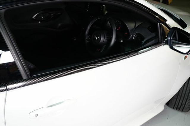(9月末入荷予定)トヨタ GRヤリス（型式：10系（前期/後期型適合））専用 ドライカーボン製 ドアモールカバー 4点セット/st688_8