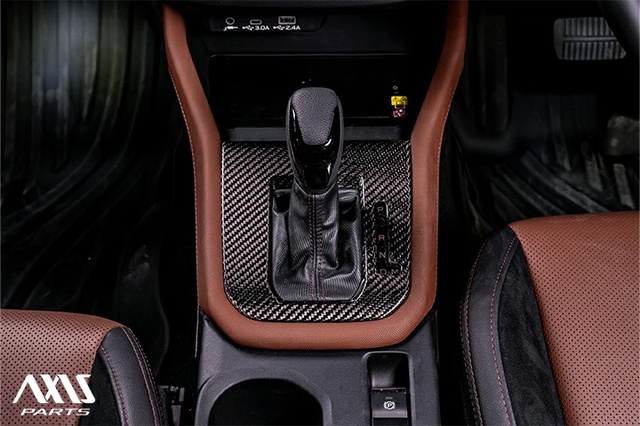 (在庫あり)スバル フォレスター（型式：SL（年式：R7.4〜））ドライカーボン製 シフトパネルカバー/st1159_2