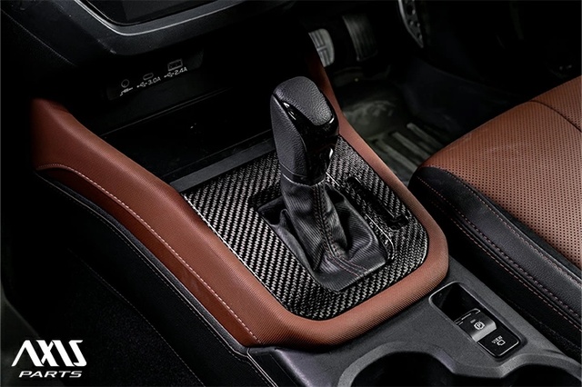 (在庫あり)スバル フォレスター（型式：SL（年式：R7.4〜））ドライカーボン製 シフトパネルカバー/st1159_3