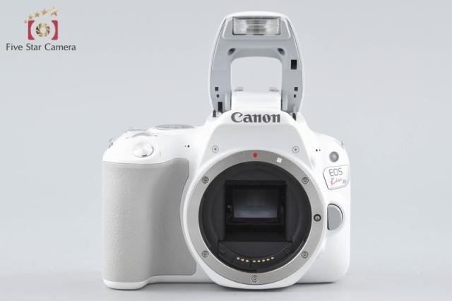 【中古】Canon キヤノン EOS Kiss X9 EF-S 18-55 IS STM 水晶体一揃いの道具 白いこと シャッター出現率少ない 元箱付き添い人