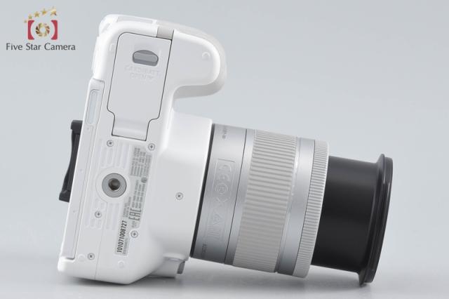 【中古】Canon キヤノン EOS Kiss X9 EF-S 18-55 IS STM 水晶体一揃いの道具 白いこと シャッター出現率少ない 元箱付き添い人