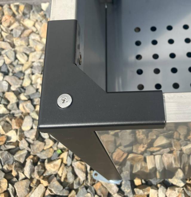 ゴミ箱 屋外 大型 ステンレス ダストボックス 【DST-1300BK】 完成品　400L ゴミ荒らし防止 カラスや野良猫からゴミを守る 高強度 ごみ収集ボックス 庭用 ふた付き 分別 アジャスター 　 家庭用 一般家庭 自営業 店舗 勝手口 外 町内会 集合住宅 ゴミ ごみばこ ごみ箱_4