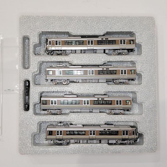 Nゲージ KATO(カトー) 10-1440 と 10-1677 セット販売 合計8両 中古 / 225系100番台「新快速」4両セット （動力車付き）/ 223系2000番台「新快速」4両セット(動力車付き)_11