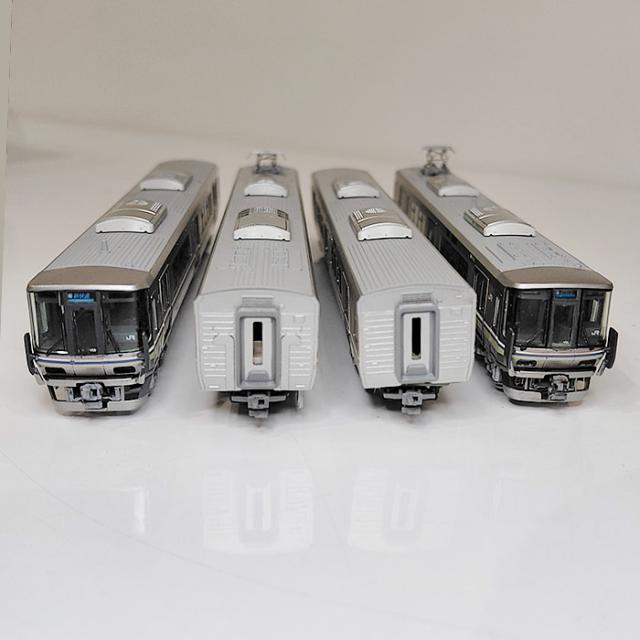 Nゲージ KATO(カトー) 10-1440 と 10-1677 セット販売 合計8両 中古 / 225系100番台「新快速」4両セット （動力車付き）/ 223系2000番台「新快速」4両セット(動力車付き)_14