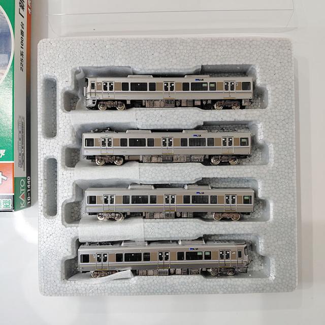 Nゲージ KATO(カトー) 10-1440 と 10-1677 セット販売 合計8両 中古 / 225系100番台「新快速」4両セット （動力車付き）/ 223系2000番台「新快速」4両セット(動力車付き)_3