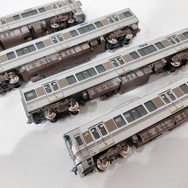 Nゲージ KATO(カトー) 10-1440 と 10-1677 セット販売 合計8両 中古 / 225系100番台「新快速」4両セット （動力車付き）/ 223系2000番台「新快速」4両セット(動力車付き)_8