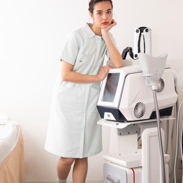 白衣 Lee リー レディース ワンピース 女性 ストレッチ おしゃれ かわいい ユニフォーム 病院 制服 介護士 ユニホーム 医師 大きいサイズ 看護師 医療 介護服 クリニック メディカル_1