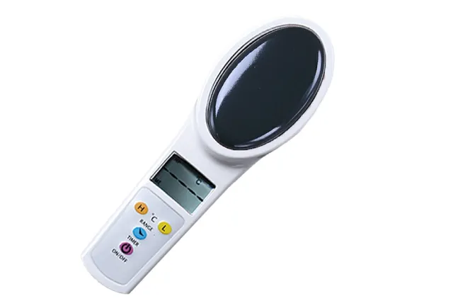 YUNOHANA 温熱器 アッチッチ ／温熱治療器 衣服を着けたままご自分でも気軽にでき、身体を芯から温めることができる温熱器。どこでも使える電源アダプターを採用