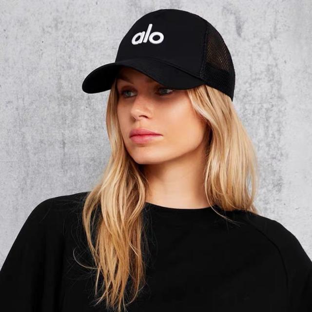 ALO Yoga 正規品米国より直輸入 ディストリクトトラッカーハットベストセラー District Trucker Hat ユニセックス メッシュ 通気性抜群 ロゴ刺繍 サイズ調節可能 alo公式 スポーツ 帽子 キャップ ハット ベースボールキャップ  グローバルアンバサダー就任_1