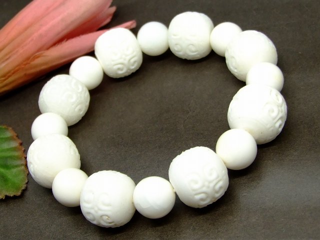 64148　　シャコガイ 12mm〜18mm ブレスレット 内径19cm 雷紋 稲妻紋 回紋 別名ホワイトオニキス 送料無料 天然石 パワーストーン 6,473円