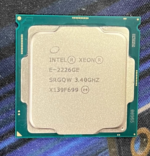 Intel Xeon E-2226GE SRGQW 6C 3.4GHz to 4.6GHz Socket 1151 Coffee Lake-S WS 14NM 12MB 80W Jun 中古
