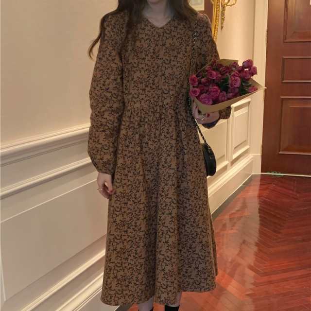 レディース ワンピース シャツワンピース Vネック ミモレ丈 ロング丈 小花柄 タック パワーショルダー Aライン 長袖 女性用 楽ちん こなの通販は 5,620円