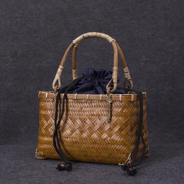 母の日 白竹 籠 工芸品 手編み かごバッグ バンブーバスケット 籠 かご バッグ コンパクト 巾着 手作り 篭 かご 工芸品 工藝 民藝 民芸 竹籠 竹細工 かご バスケット プレゼント ギフト 竹製 SGYP008